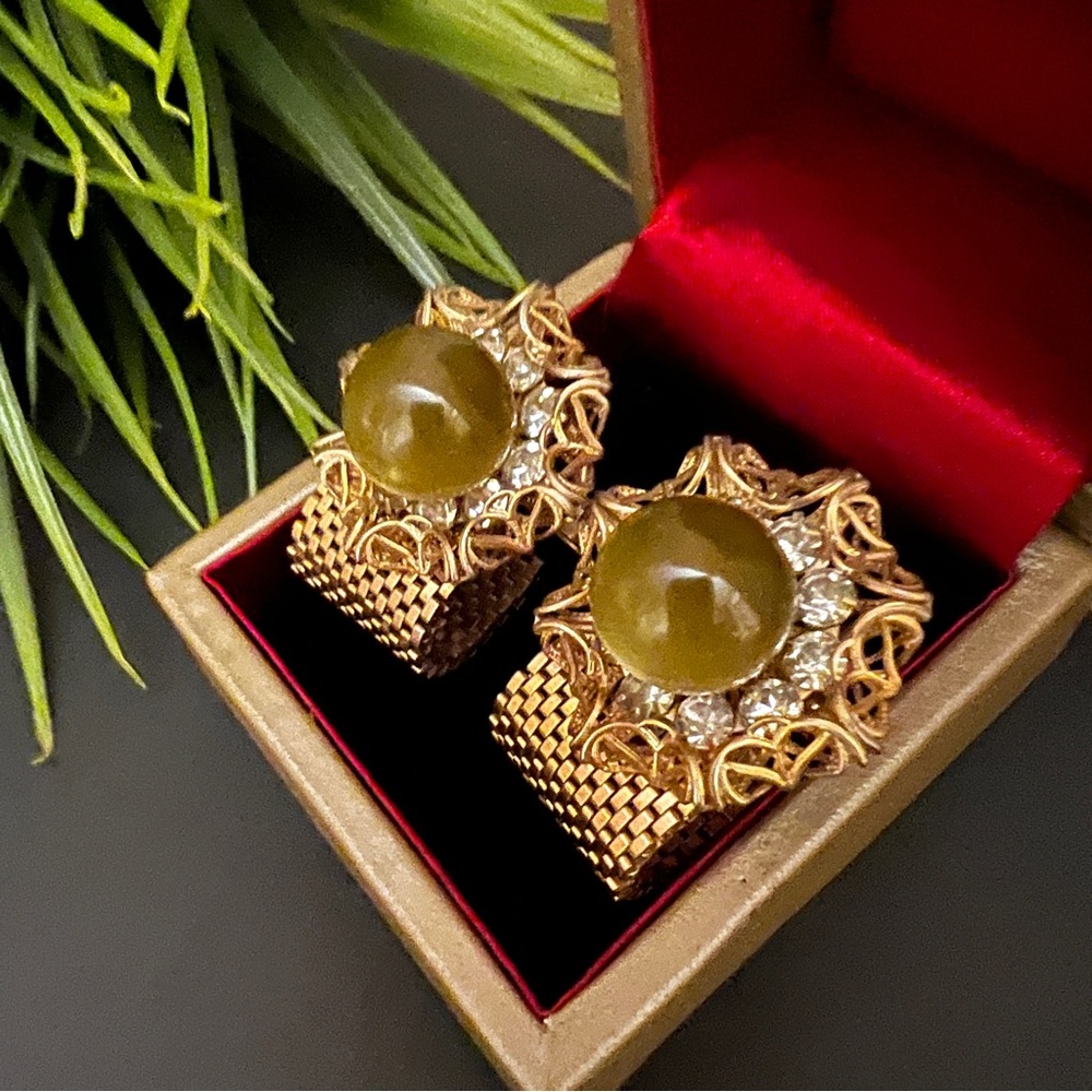 Rare vintage gold-plated cufflinks with green stones and mesh band unisex